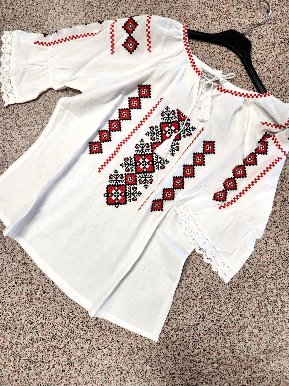 Ie Traditionala Brodata de Fete R 15