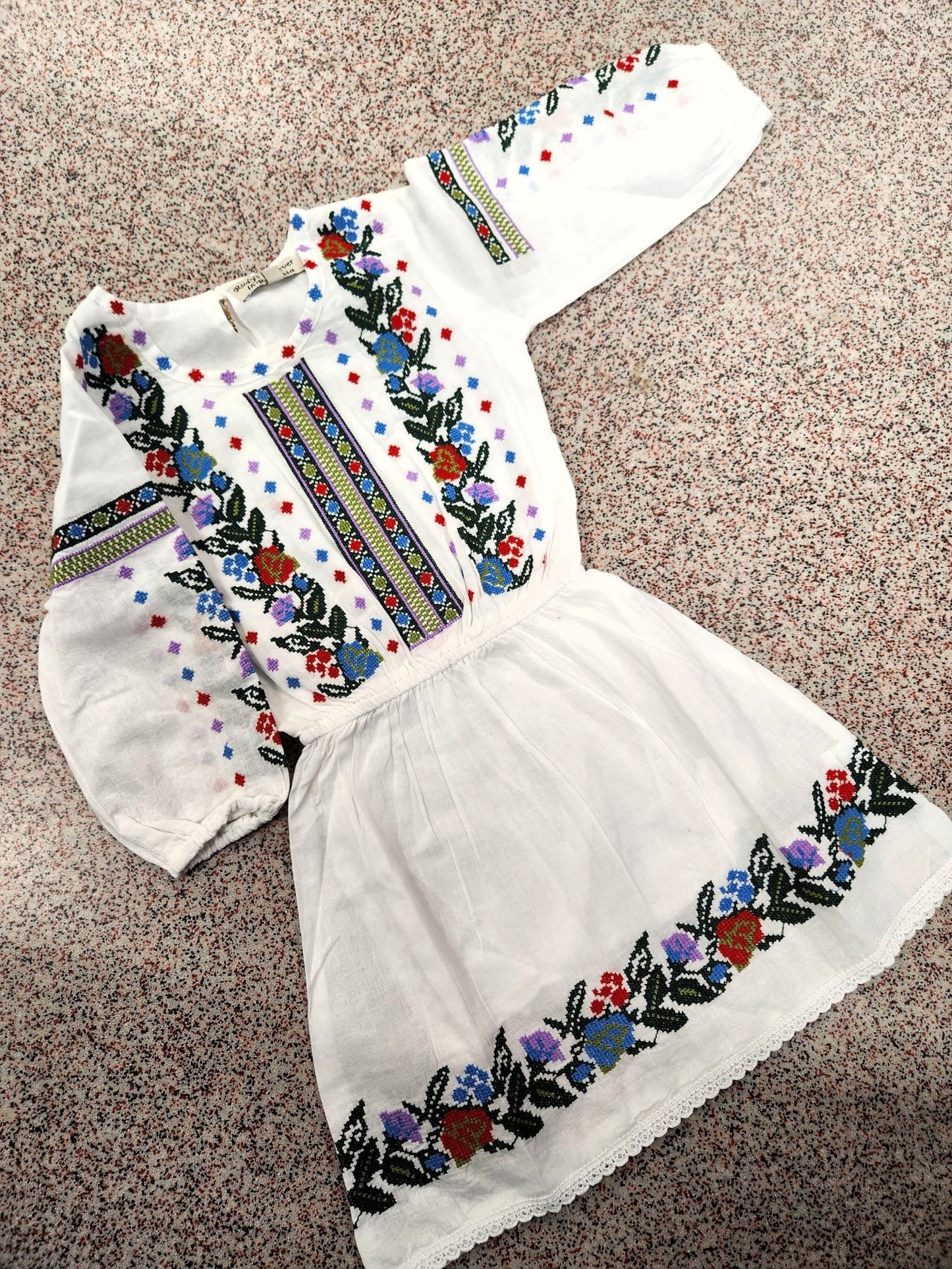 Rochie Traditionala Brodata de Fete R10