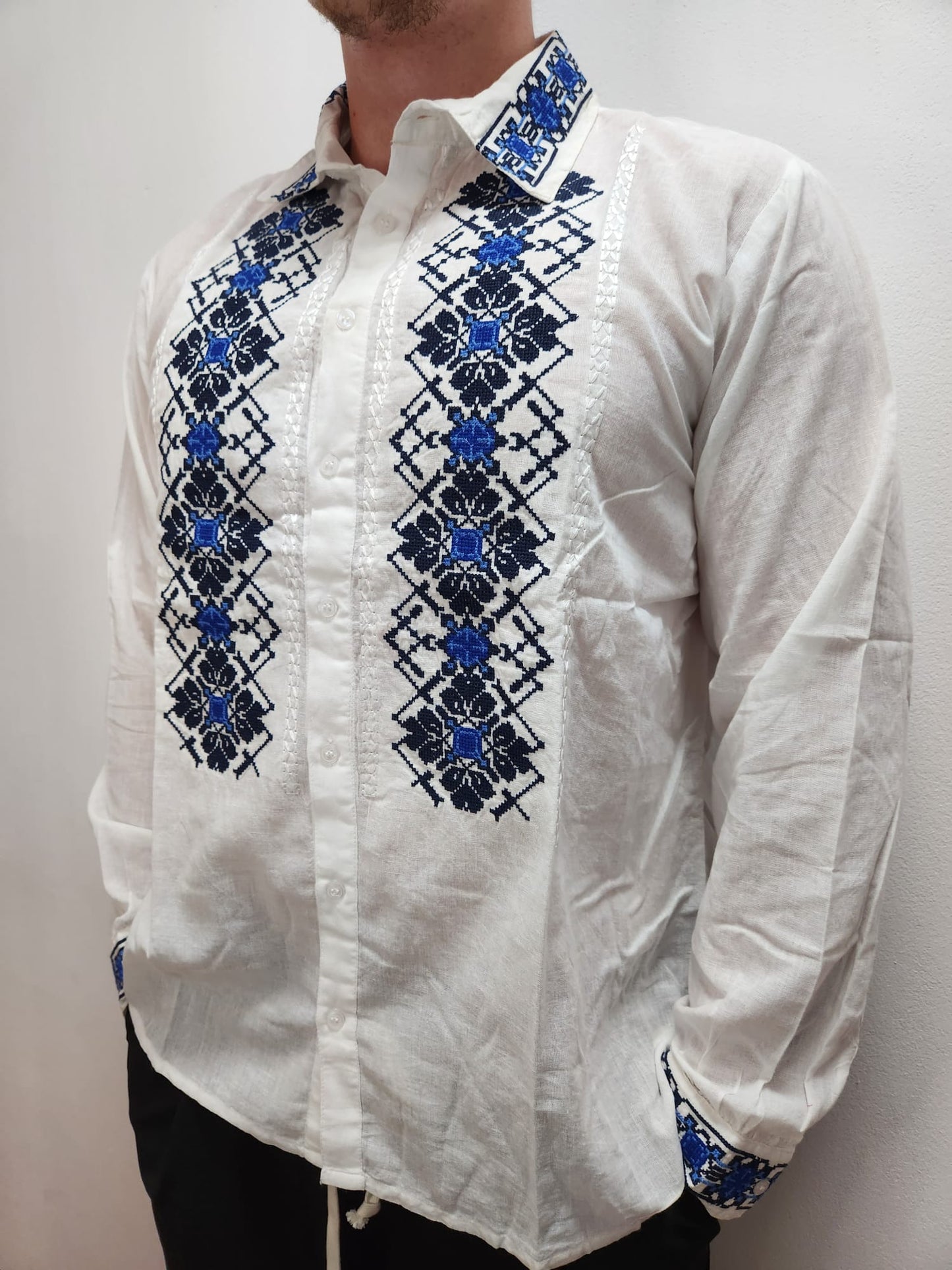 Ie Traditionala Brodata Valentin 1