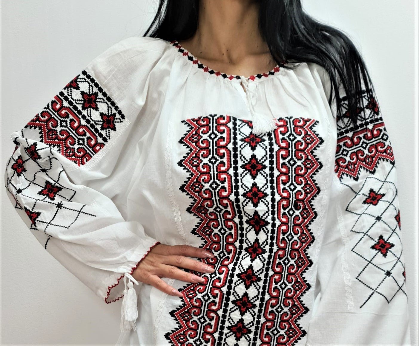 Ie brodată EVA - LUX