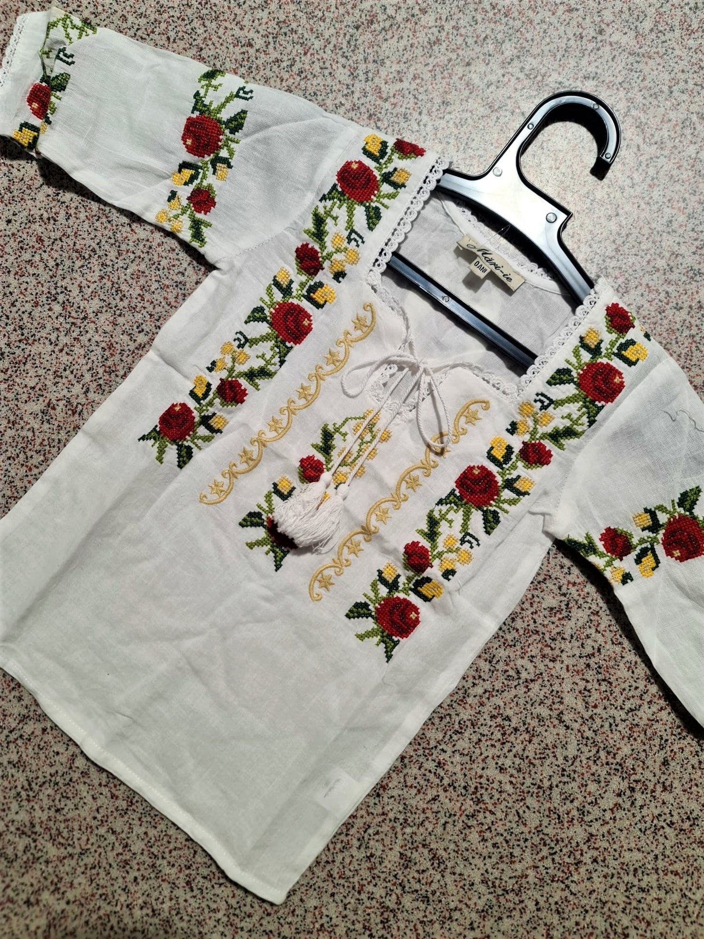 Ie Traditionala Brodata de Fete E 13 - LUX