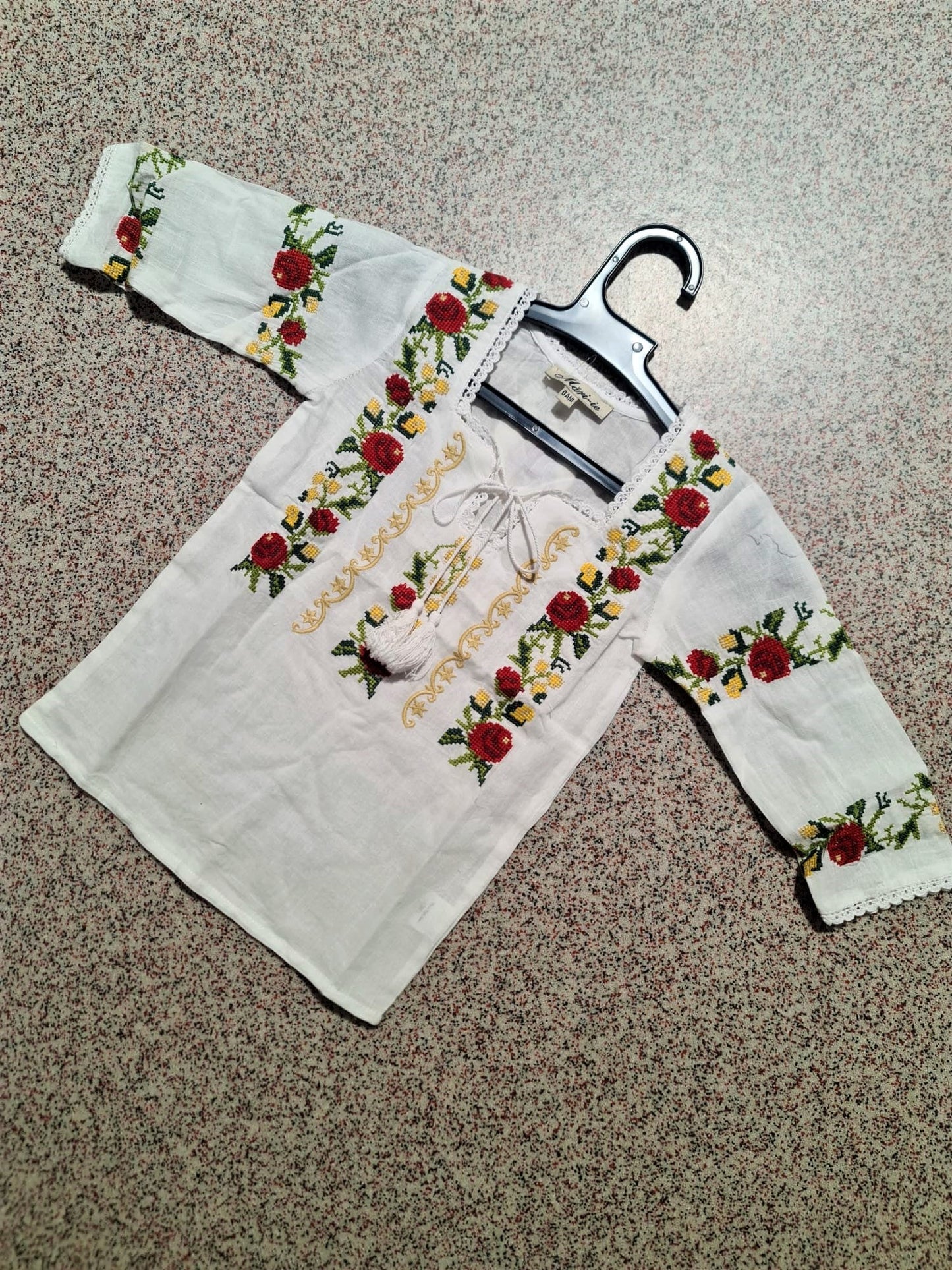 Ie Traditionala Brodata de Fete E 13 - LUX