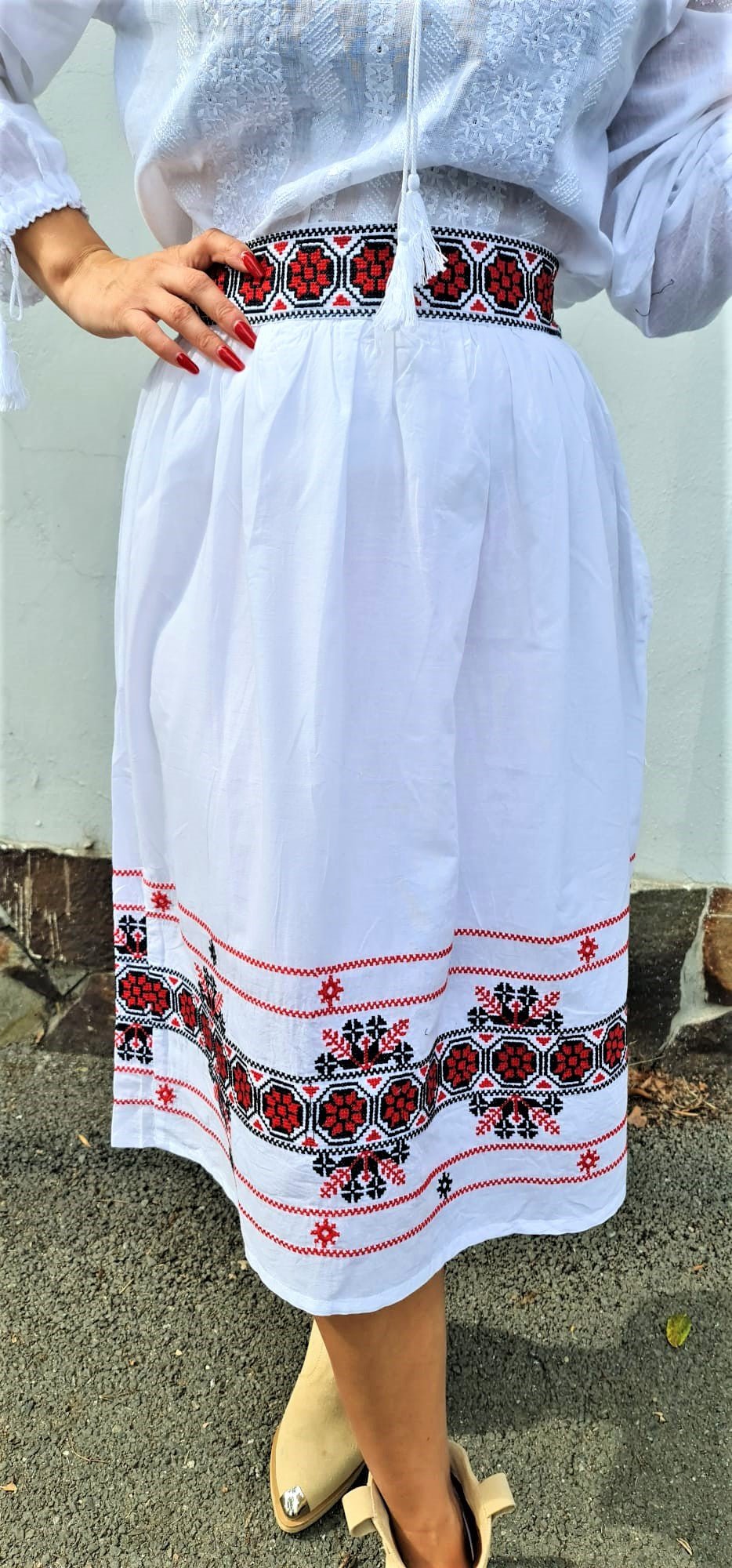 SET IE si Fusta Traditionala BRODATA EMA - LUX