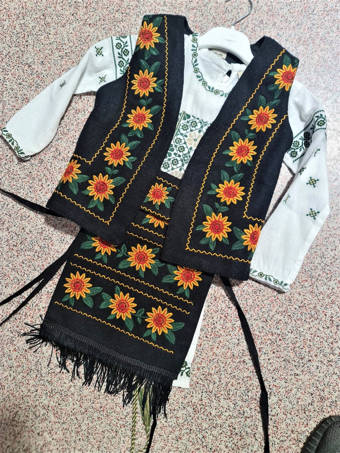 Set Traditional Copii E 1 ( 2 Fote + Vesta + Brau ) - LUX