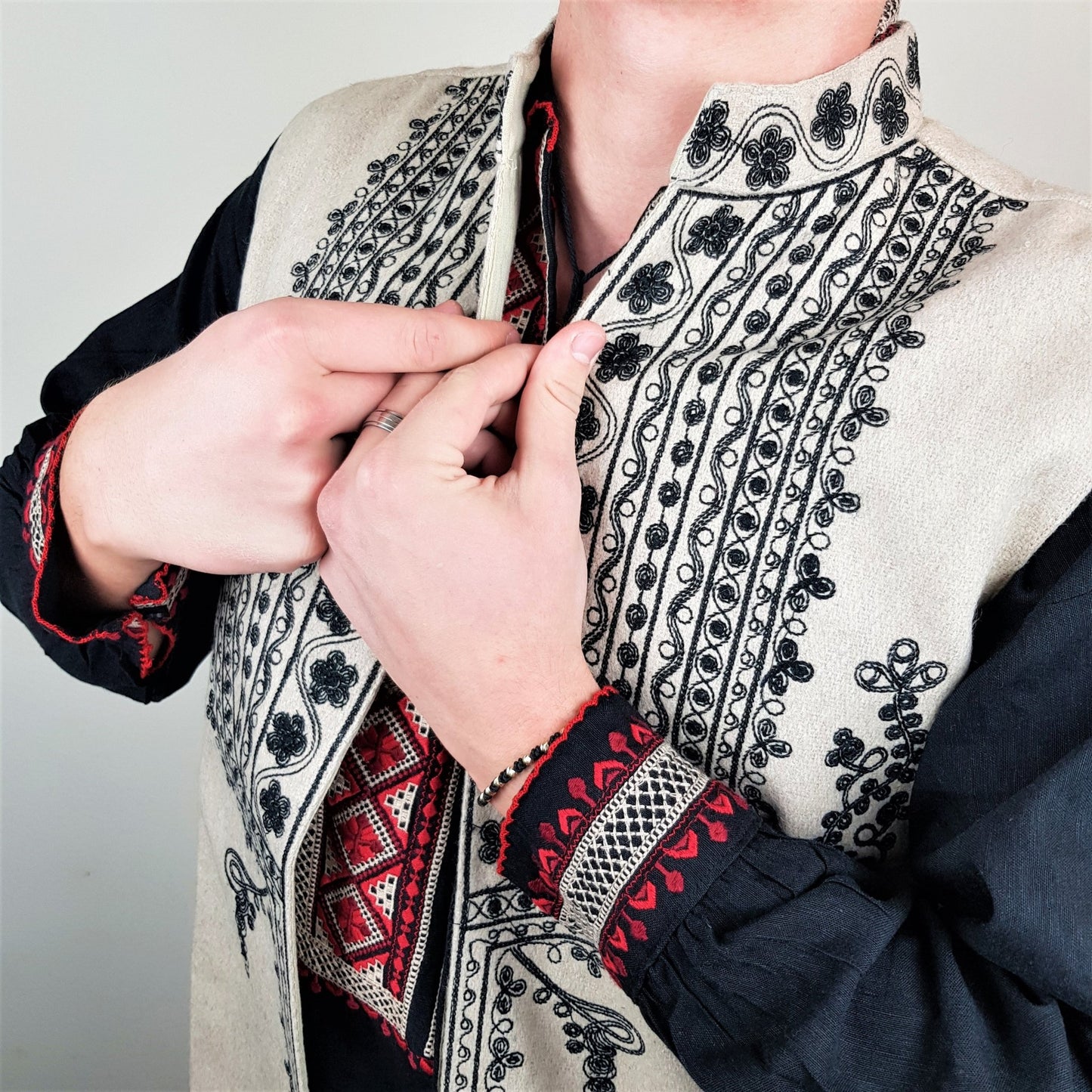 Vesta Brodata Traditionala Marian 1 - LUX