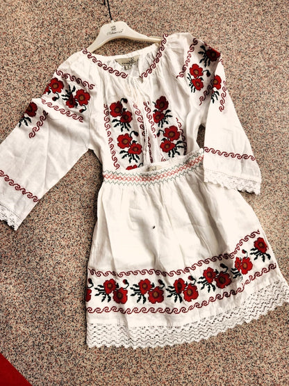 Set bluza si fusta Traditionala Brodata de Copii Vika 1